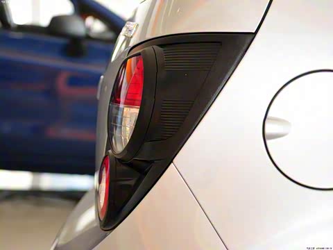 2011�� ���� 1.4L MT SL