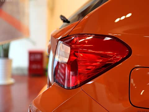 2012�� 2.0i ������