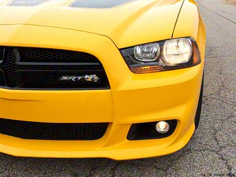 2012�� 6.4L SRT8 Super Bee