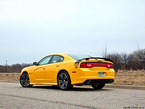 2012�� 6.4L SRT8 Super Bee