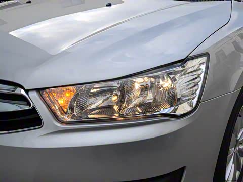 2012�� ���� 1.6L �Զ�Ʒ����