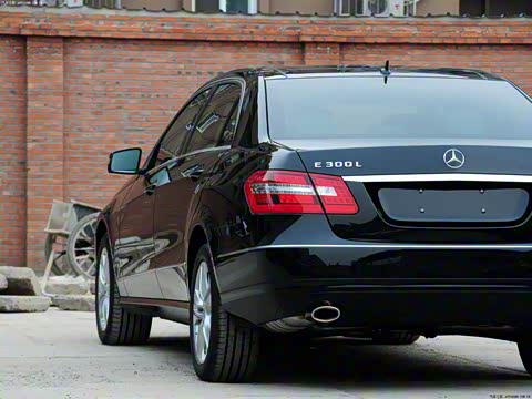 2012�� E 300 L ʱ����