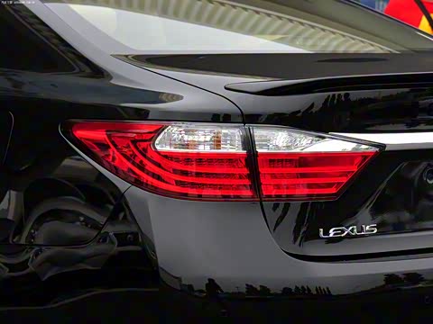 2013�� 300h ��Ӣ��