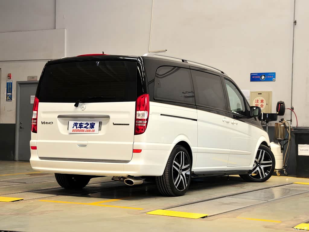 奔驰(进口) 唯雅诺(进口) 2012款 vision diamond 车身外观 已经是