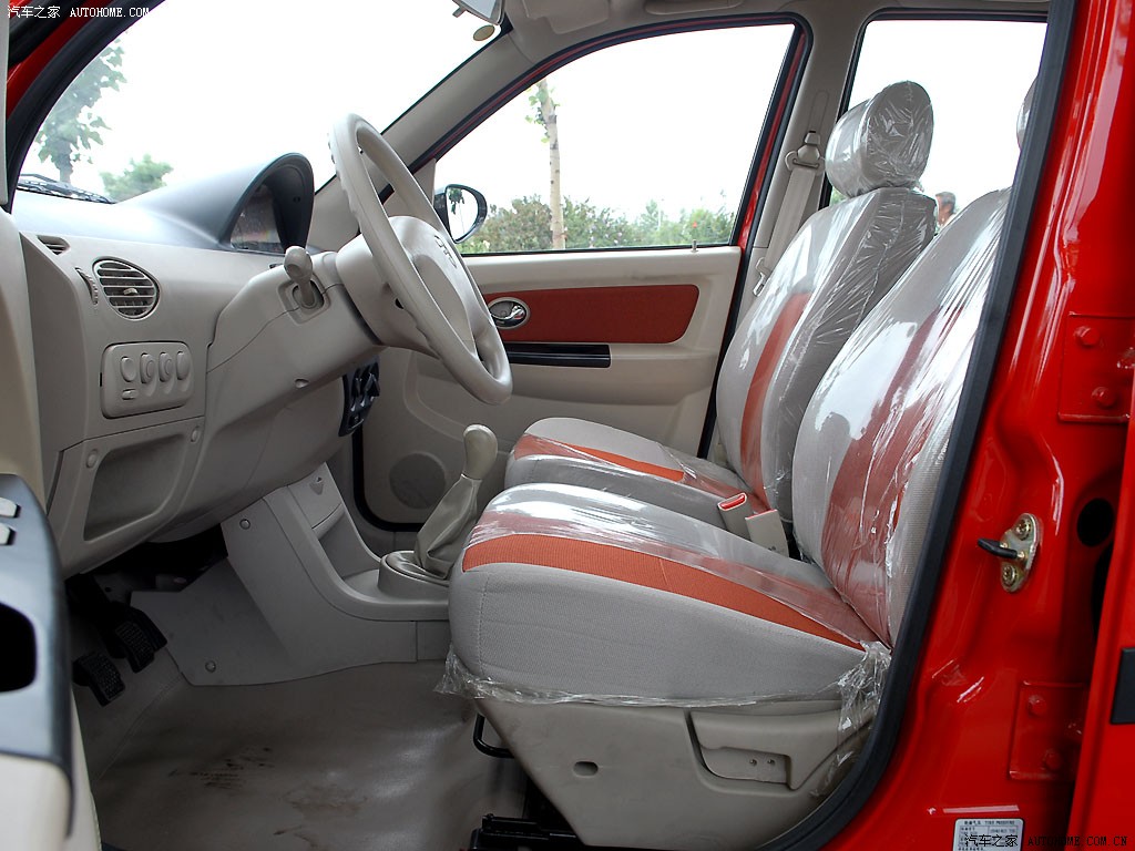 汽车图片 哈飞 路宝 2008款 节油π 11手动标准型 车厢座椅
