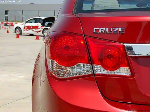 2009�� 1.8L SX AT