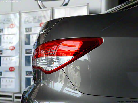 2009�� 2.0XL CVT�Ƽ��촰��