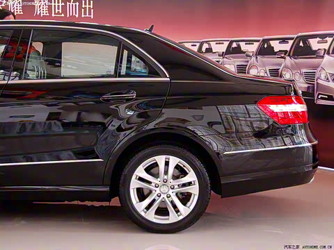 2009�� E 300 ʱ����