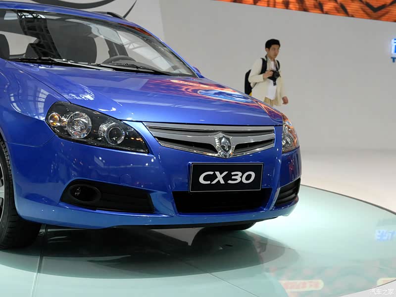 长安汽车 长安cx30 2010款 两厢 2.0l 自动豪华型