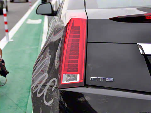 2011�� 6.2 CTS-V COUPE