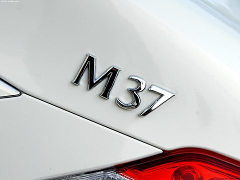 2011 M37