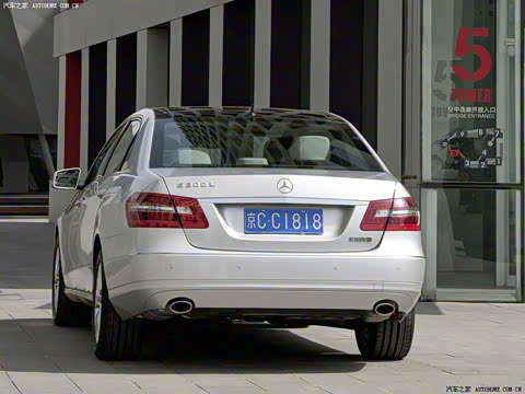 2010�� E 300 L ʱ����