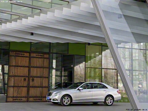 2010�� E 300 L ʱ����