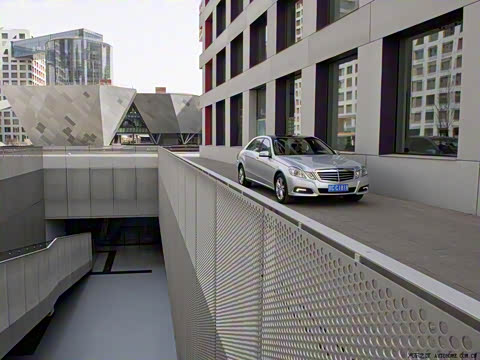 2010�� E 300 L ʱ����