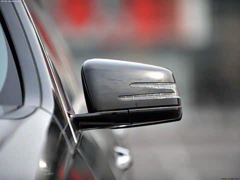 2010�� E 300 L ʱ����