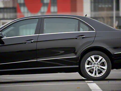 2010�� E 300 L ʱ����