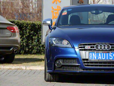 2011�� TTS Coupe 2.0TFSI quattro