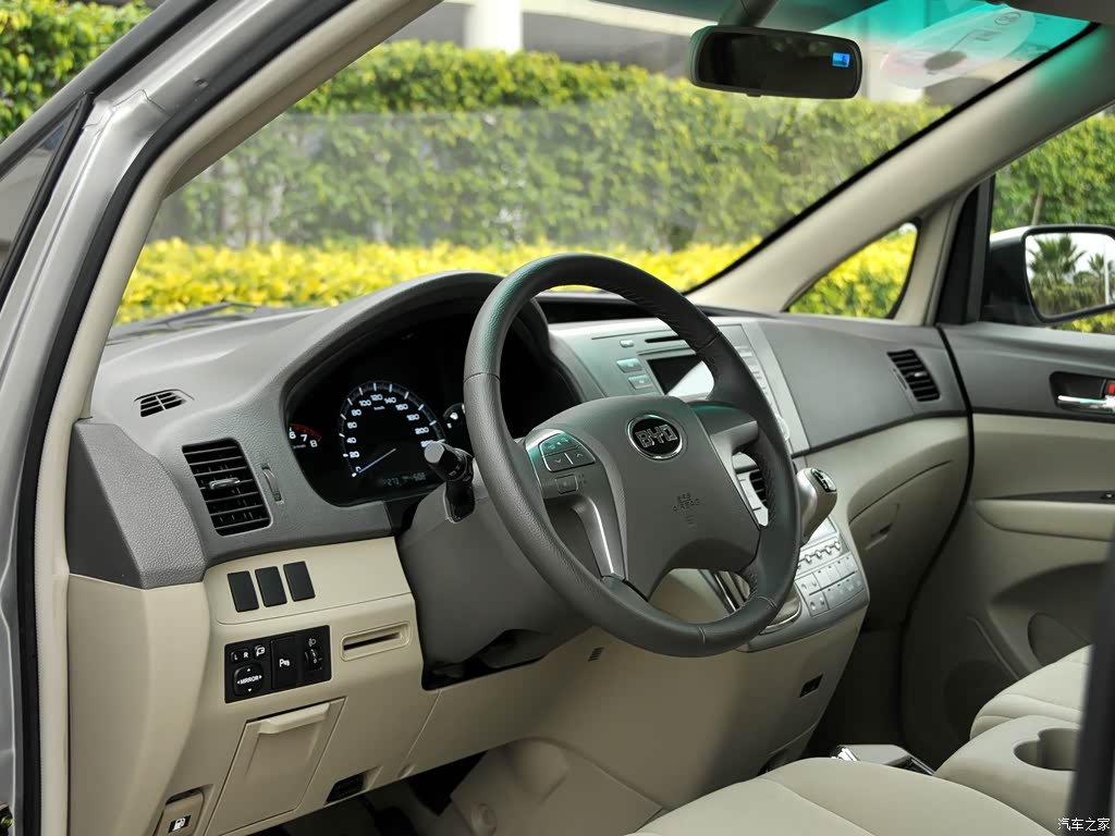 比亚迪 比亚迪m6 2010款 2.0l 手动豪华型