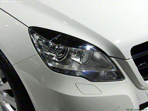 2010�� R 300 L ������