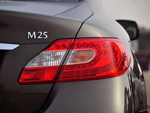 2011�� M25 ������