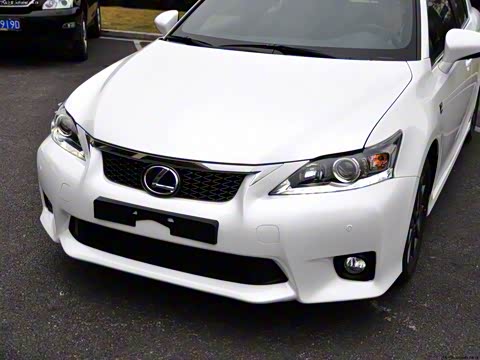 2012�� CT200h F-Sport