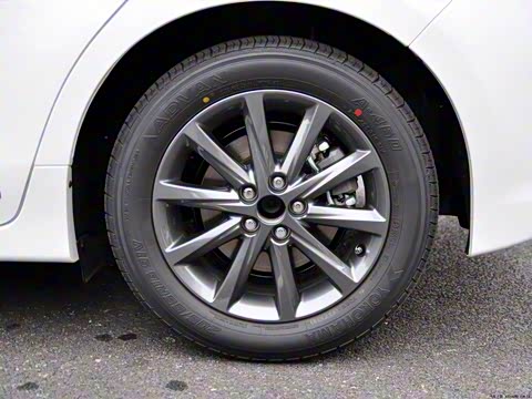 2012�� CT200h F-Sport