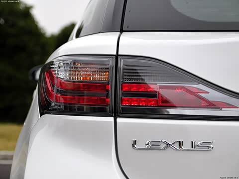 2012�� CT200h F-Sport