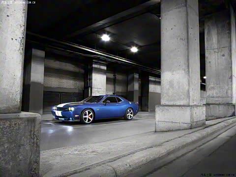 2011�� 6.4L SRT8 392