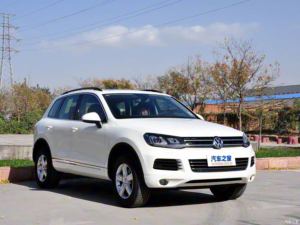 汽车图片 大众 途锐 2011款 3.0tsi v6 舒适型 大理石白 车身外观