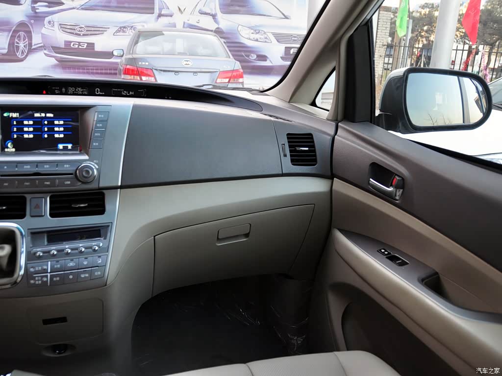 比亚迪 比亚迪m6 2011款 2.0l 手动尊贵型