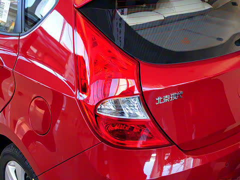 2011�� ���� 1.4L �Զ�������GLS