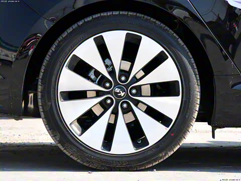 2011�� 2.4L �Զ�Premium