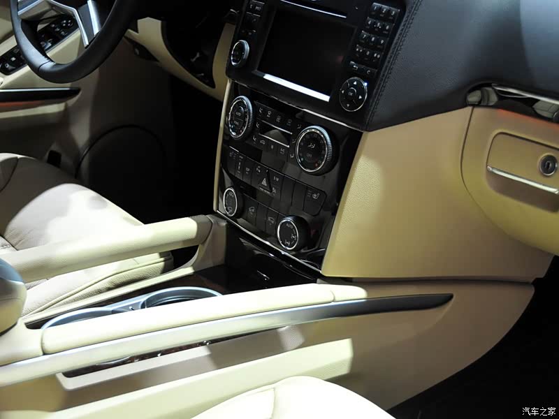 奔驰(进口) 奔驰gl级 2011款 gl 450 4matic尊贵型 中控方向盘 已经是