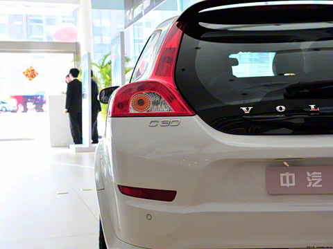 2011�� 2.0 R-Design