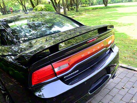 2012�� 6.4L SRT8