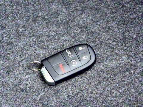 2012�� 6.4L SRT8