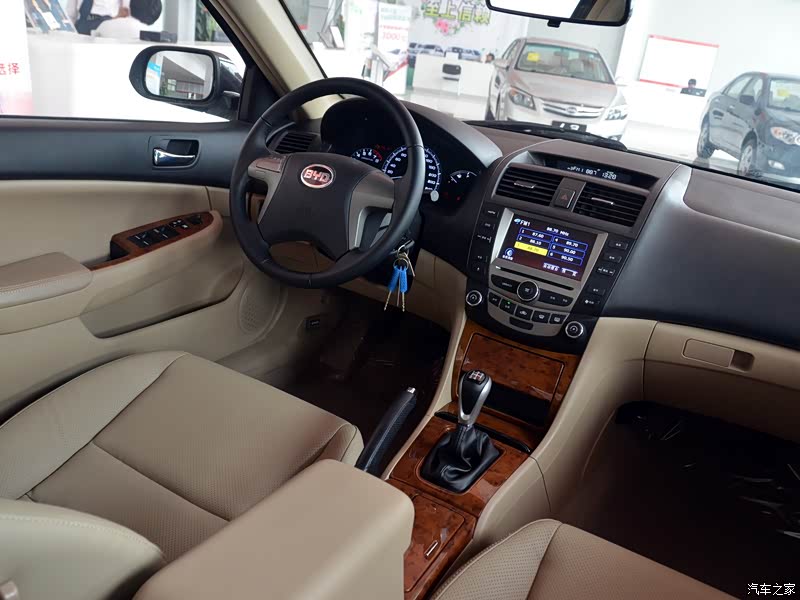 比亚迪 比亚迪f6 2011款 黄金版 1.8l mt尊享型